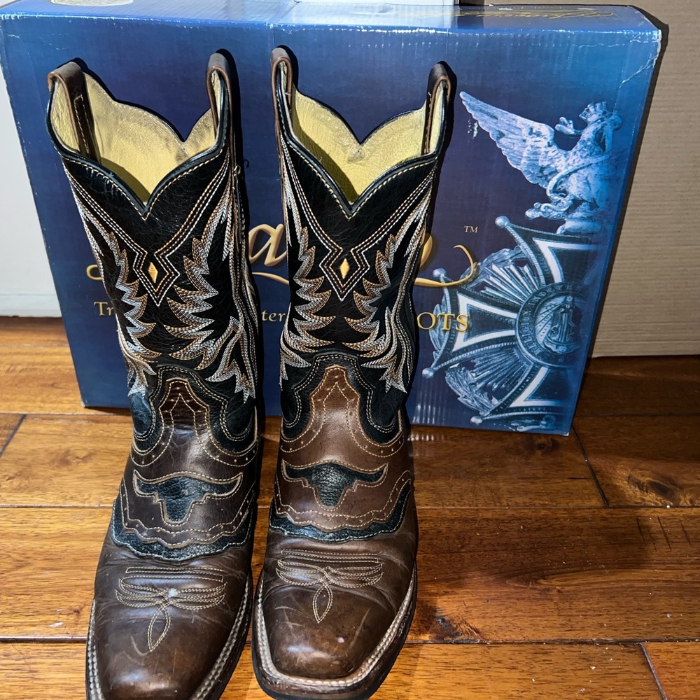Arango Brown and Black Western Boots